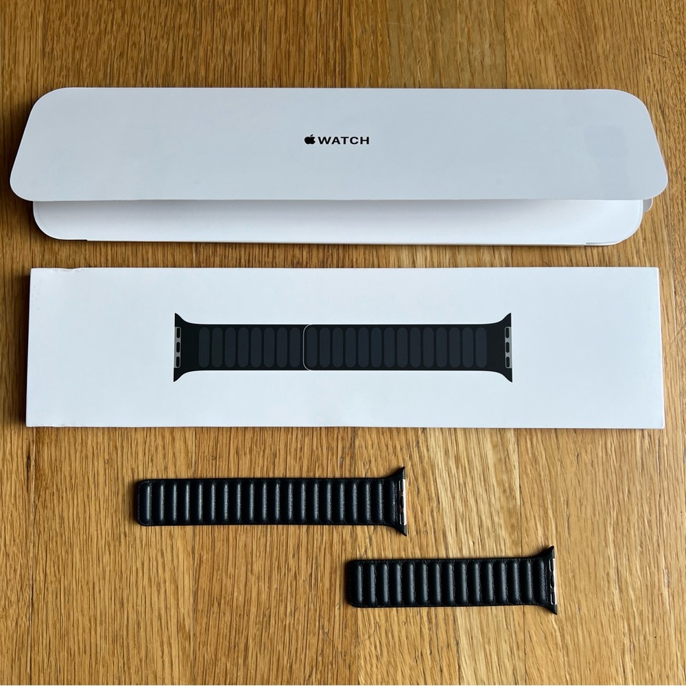 Apple Watch 38mm 40mm 41mm 2 3 4 5 6 7 8 9 SE Leather Link Band Black - M/L